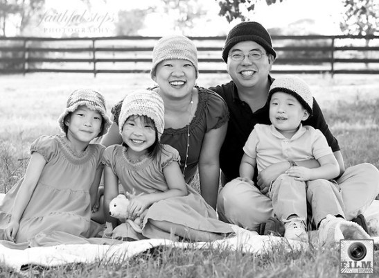 fam2 crop WEB bw-M
