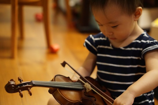 Hana-playing with the violin