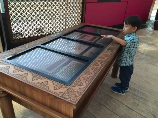 3- touch screen-table